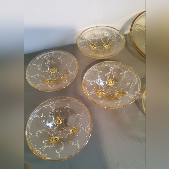 MCM Yellow Depression Glass 1 Big and 5 Small Sorbet Desert Bowls - Picture 3 of 8